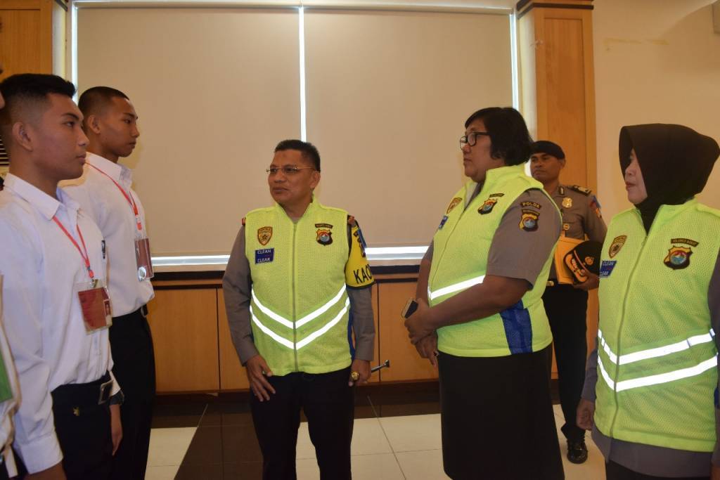 2 Calon Taruna Akpol tak Penuhi Syarat, Kapolda Sulbar Beri Semangat