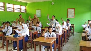Bermasalah, Kepsek SMPN 1 Bambalamotu dan Kepsek SDN Salule Dicopot