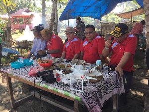 Pedagang Makanan Panen Untung di Festival Kayumaloa