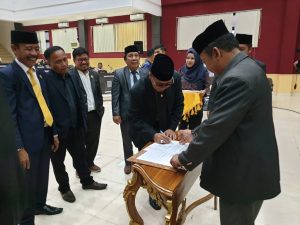 Bupati Pasangkayu Serahkan LKPJ 2018 ke DPRD