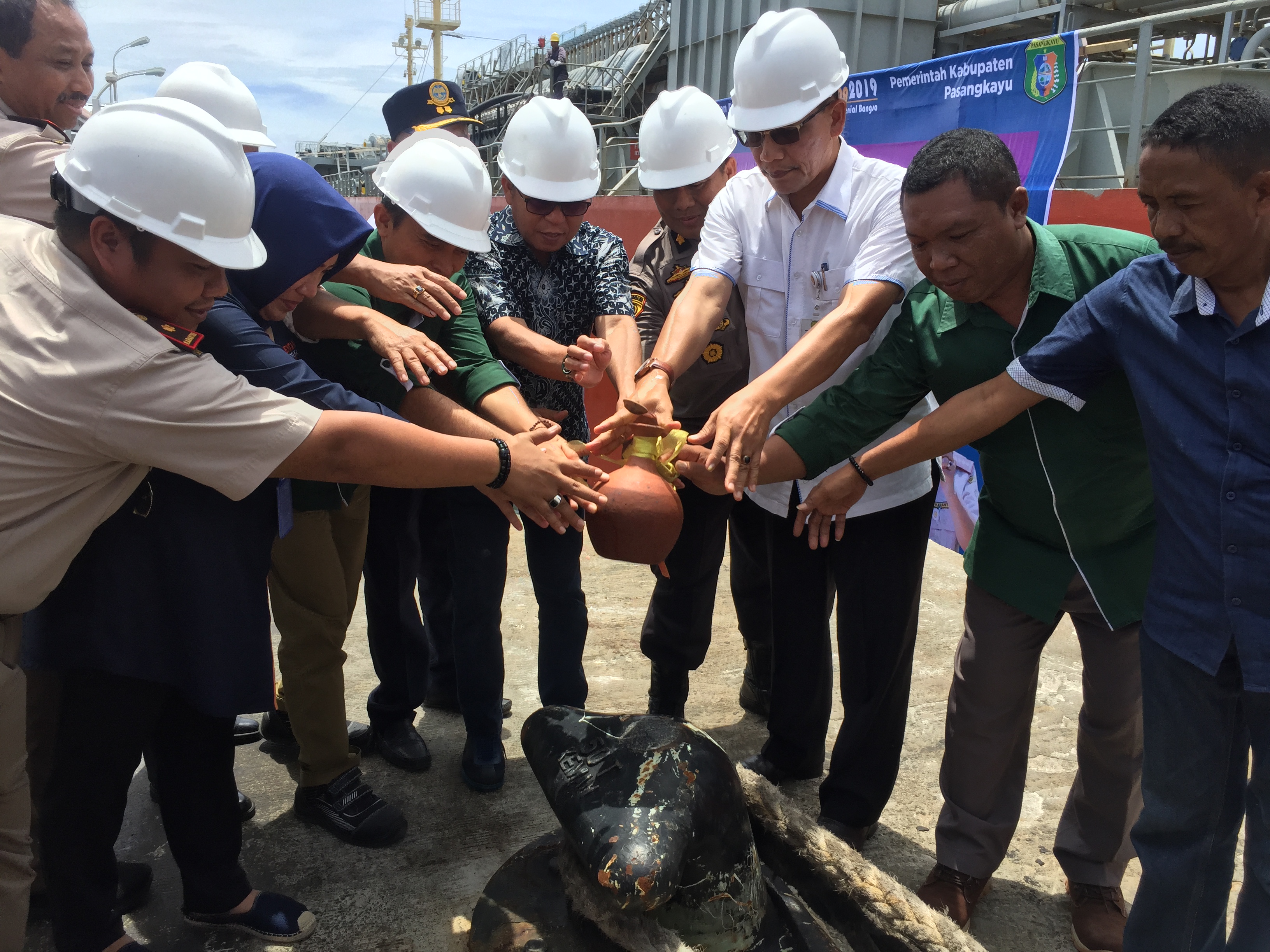 Bupati Pasangkayu Lepas Ekspor 15.000 MT Minyak Sawit ke China