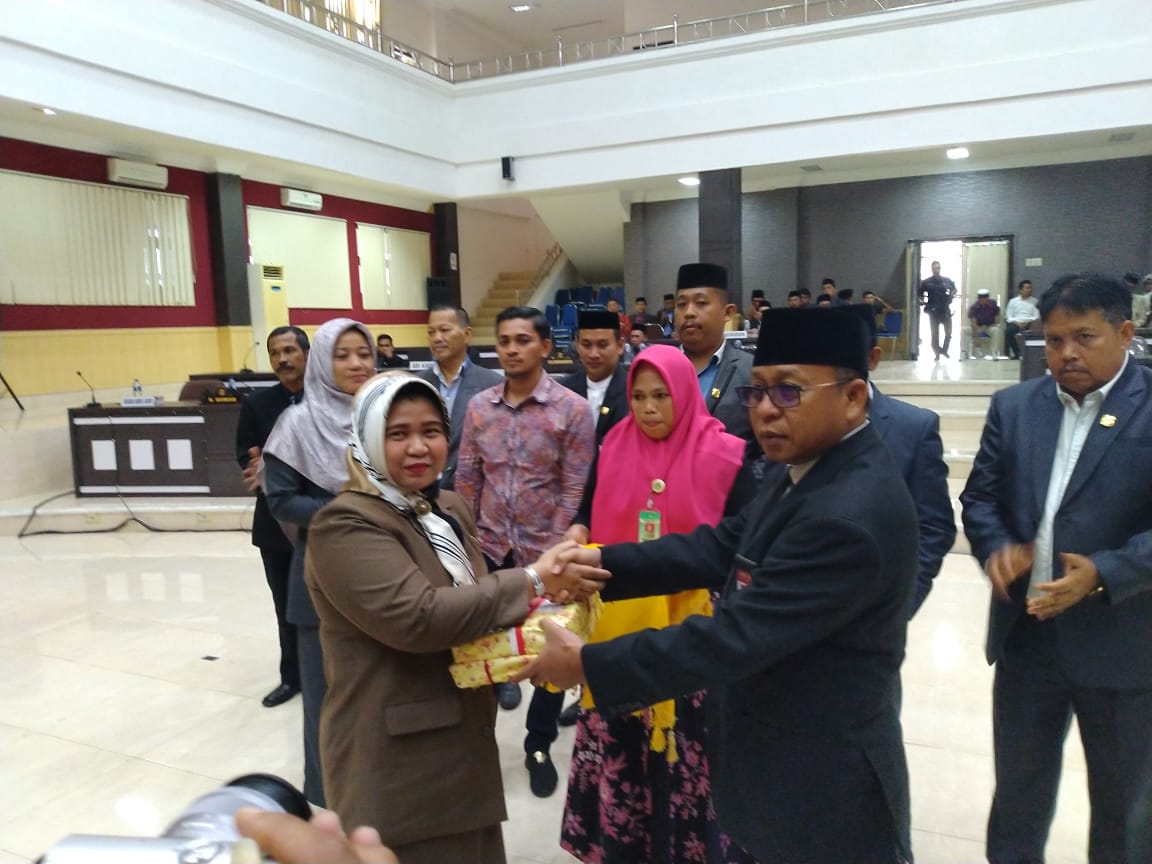 Serentak!!! Ranperda APBD 2020 dan APBDP 2019 Diserahkan Bupati Pasangkayu ke DPRD