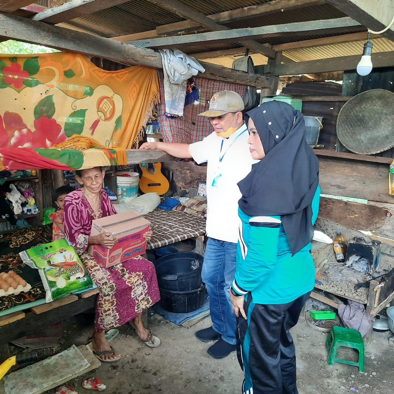 Gembiranya Nenek Suhe Dikunjungi Ketua Dharma Wanita Pasangkayu