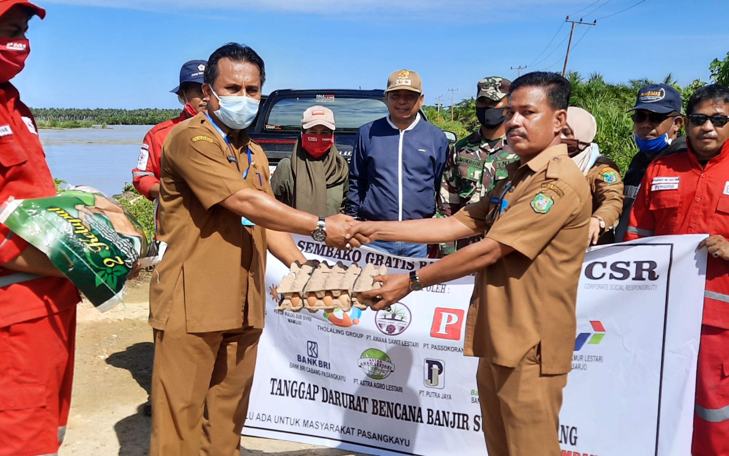 Pemkab Pasangkayu Salurkan Sembako Untuk Korban Banjir Lariang