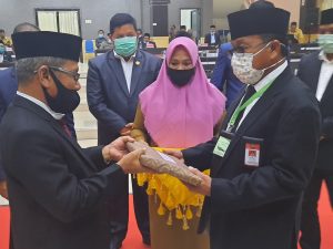 Penyerahan Rancangan KUA-PPAS TA 2021 di Paripurnakan