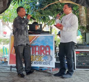 Hadiri Nikahan di Bambaira, Sekkab Pasangkayu Sumbang Satu Lagu