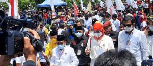 Paslon ‘YES Smart’ Resmi Mendaftar, Massa Menyemut di KPU Pasangkayu