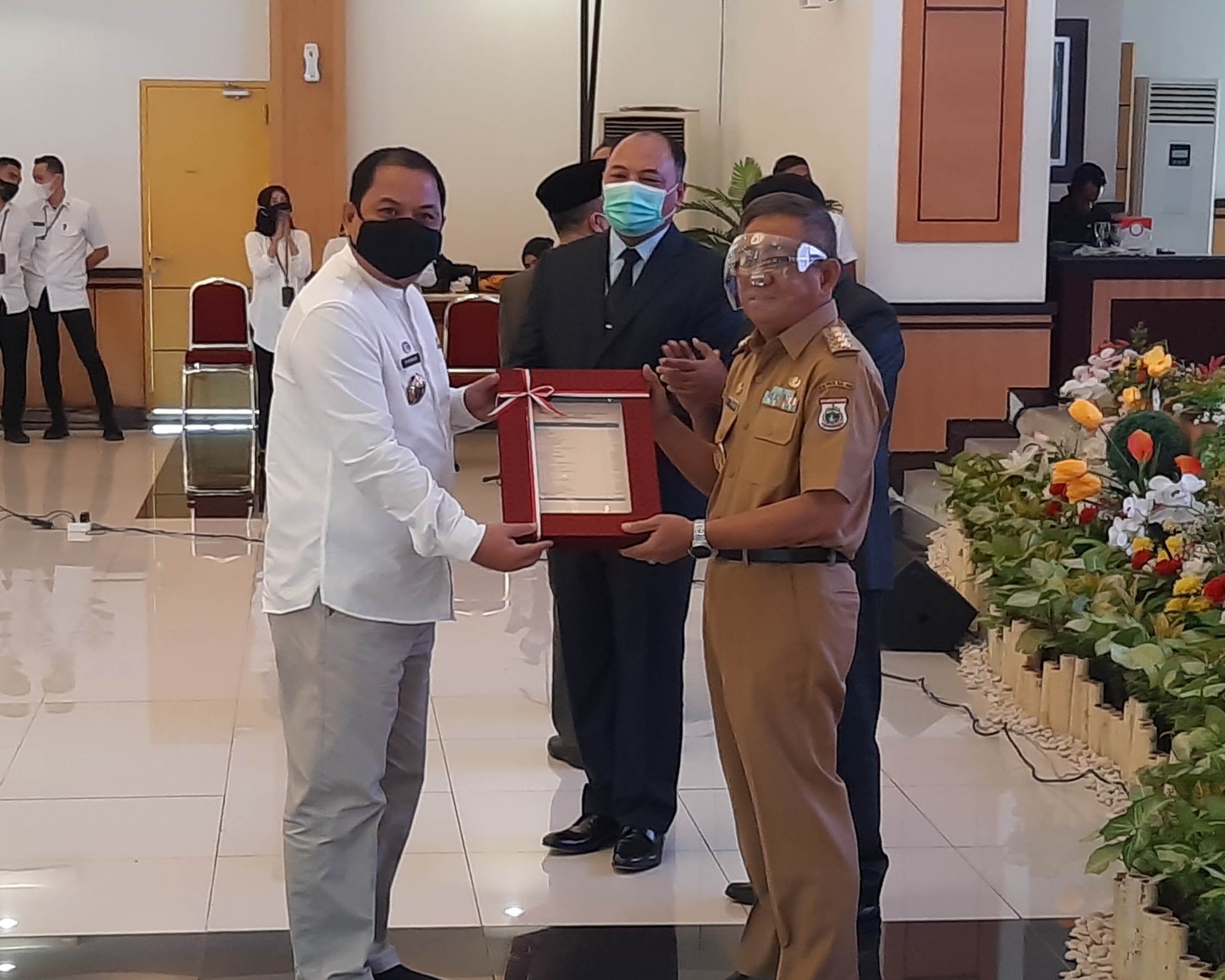 Sekkab Pasangkayu Terima DIPA dan Dana Transfer Dari Gubernur Sulbar