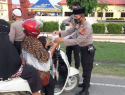 Sat Sabhara Polres Pasangkayu Berbagi Takjil Kepengendara