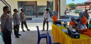 Kapolres Pasangkayu Pantau Vaksinasi di Baruga Panaluang