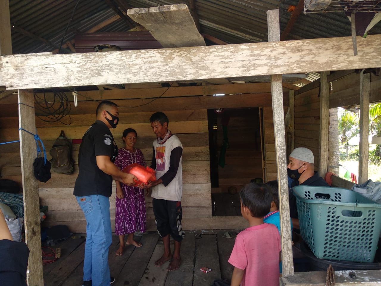 Jelang Ramadan Polres Pasangkayu Berbagi Untuk Warga Miskin