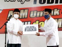 Gubernur Sulbar Serahkan Bantuan Hibah Rp. 6,8 Miliar