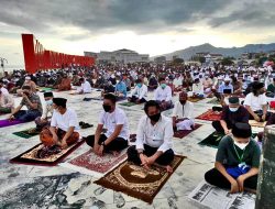 Ribuan Warga Mamuju Laksanakan Salat Id di Anjungan