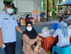 Sekkab Pasangkayu Pantau Vaksinasi di Lapangan Tenis
