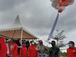 Peringati Hari AIDS, KPA Pasangkayu Bagi Bunga ke Masyarakat