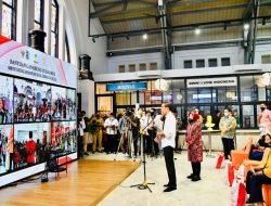 Jokowi Tinjau Penyaluran BLT Minyak Goreng di Pos Bloc Jakarta