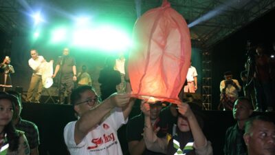 Pelepasan Lampion Sebagai Simbol Pembukaan Festival Sandeq 2022