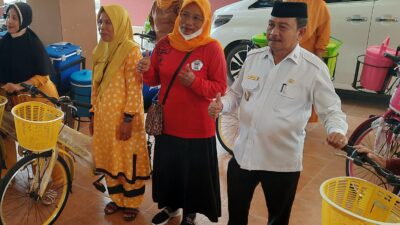 Bantuan Sepeda Untuk Pedagang Ikan Keliling