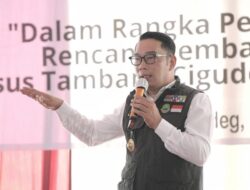 Ridwan Kamil – Uu Ruzhanul Ulum Dapat Penghargaan dari PWI Jabar