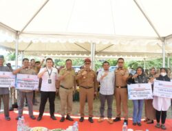 Serahkan Bansos KUBE, Pj Gubernur Sulbar Ingin Penerima Bantuan Berlomba Kembangkan Usahanya