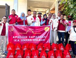 IDP Lepas Tim Amaliah Ramadan IKA Unhas untuk Berbagi