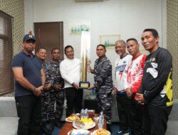 Silaturahmi ke Lanal Mamuju, Pj Bahtiar Beri Penghargaan