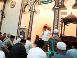 Salim S. Mengga Salat Tarwih di Masjid Ar-Rahman Karema Mamuju, Ada Pesan Moral yang Disampaikan