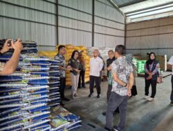 Jelang Lebaran, Pemprov Sulbar Pantau Ketersediaan Pangan di Bulog Mamuju
