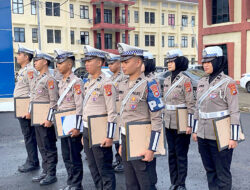 Pacu Semangat Kerja, Dirlantas Polda Sulbar Beri Penghargaan kepada Personel Berprestasi