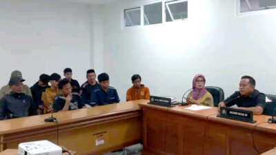 Warga dan Mahasiswa Desa Lebani Protes Penggunaan Jalan oleh Perusahaan Tambang dalam RDP DPRD Sulbar
