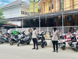 Polwan Polresta Mamuju Kembali Amankan dan Atur Lalu Lintas di Sekitar Masjid Saat Salat Jumat
