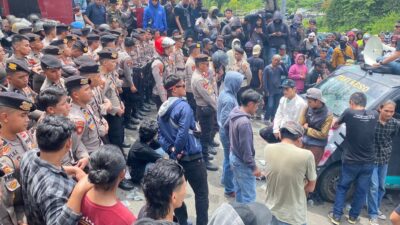 Kapolresta Mamuju Pimpin Pengamanan Unjuk Rasa Penolakan Tambang Pasir di Kantor Gubernur Sulbar
