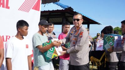 Kapolda Sulbar Tebar Kebaikan di Bebanga dalam Program Jumat Berkah