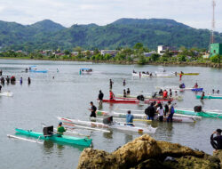 Lomba Perahu Katinting Meriahkan Hari Bhayangkara ke-79 di Sulbar