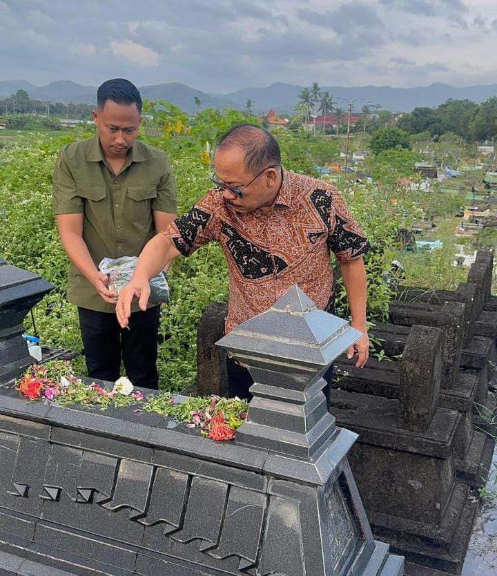 Gubernur SDK Kunjungi Makam Pejuang Sulbar dan Maraqdia Tokape Arajang Balanipa