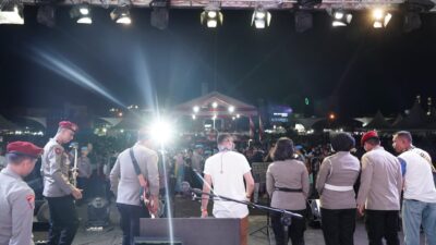 Malam Puncak Hari Bhayangkara ke-79 Polda Sulbar: Harmoni Hiburan, Alam, dan Kebersamaan di Pantai Manakarra