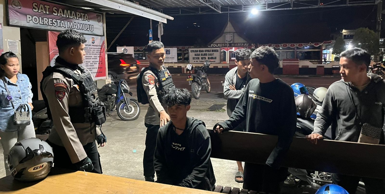 Dua Remaja Mabuk Berat Diamankan Tim Patmor Polresta Mamuju di Anjungan Pantai Manakarra