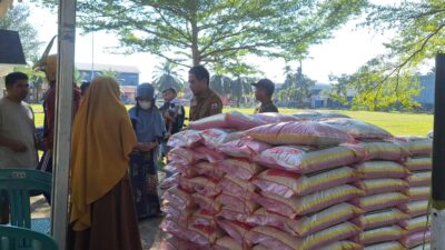 Hari Kedua Pasar Murah Pemprov Sulbar di Lapangan Ahmad Kirang Mamuju, 4 Ton Beras Terjual Habis