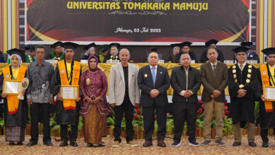 Hadiri Wisuda Universitas Tomakaka, Wagub Sulbar Ingatkan Wisudawan untuk Tidak Berhenti Belajar