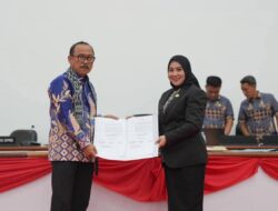 DPRD Serahkan SK, RPJMD Sulbar 2025–2029 Resmi Disempurnakan, Gubernur SDK: Menjawab Tantangan Pembangunan Daerah