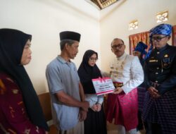 Momentum HUT Ke-80 RI, Plt Karo Pemkesra Dampingi Gubernur Sulbar, Sambangi Rumah Penerima Beasiswa