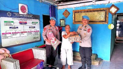 Kadiv Propam Polri dan Bid Propam Polda Sulbar Salurkan Bantuan Sembako untuk Anak Yatim di Mamuju