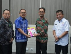 Perkuat Literasi, Perpusip Sulbar Terima Donasi 670 Buku dari PT Intan Pariwara
