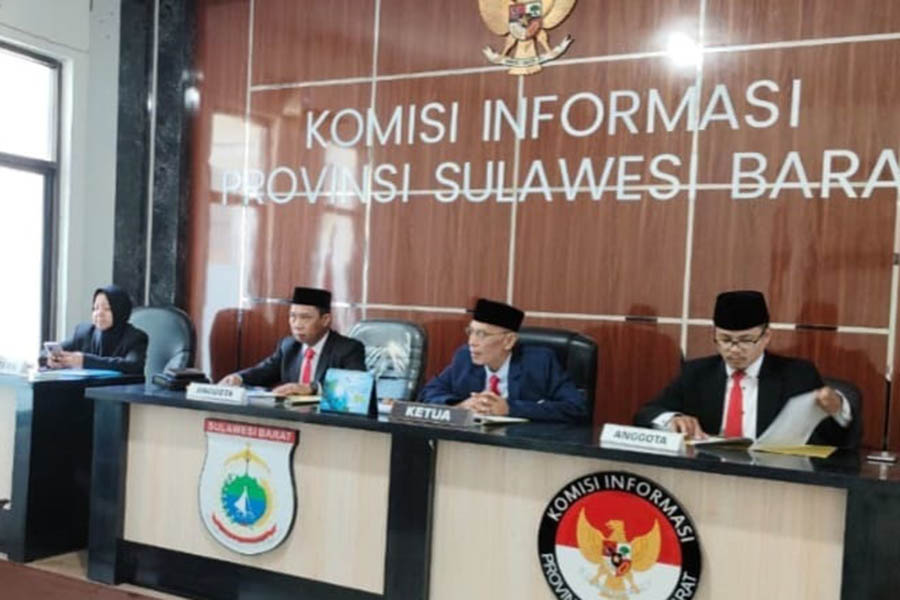 Dua Termohon Absen dalam Sidang KI Sulbar