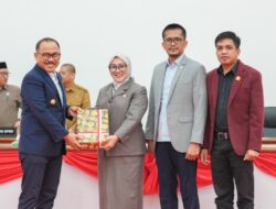 DPRD Sulbar Setujui Dua Ranperda, Gubernur Suhardi Duka Singgung Tekanan Fiskal Daerah