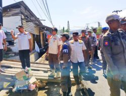 Tertibkan Bangunan Liar di Bahu Jalan dan Saluran Air, Satpol PP-Damkar Sulbar Lakukan Pendekatan Persuasif di Mamuju