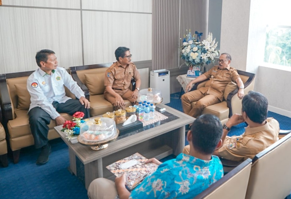 Suhardi Duka Terima Audiensi LPPD Sulbar, Bahas Persiapan Pesparawi Nasional 2025