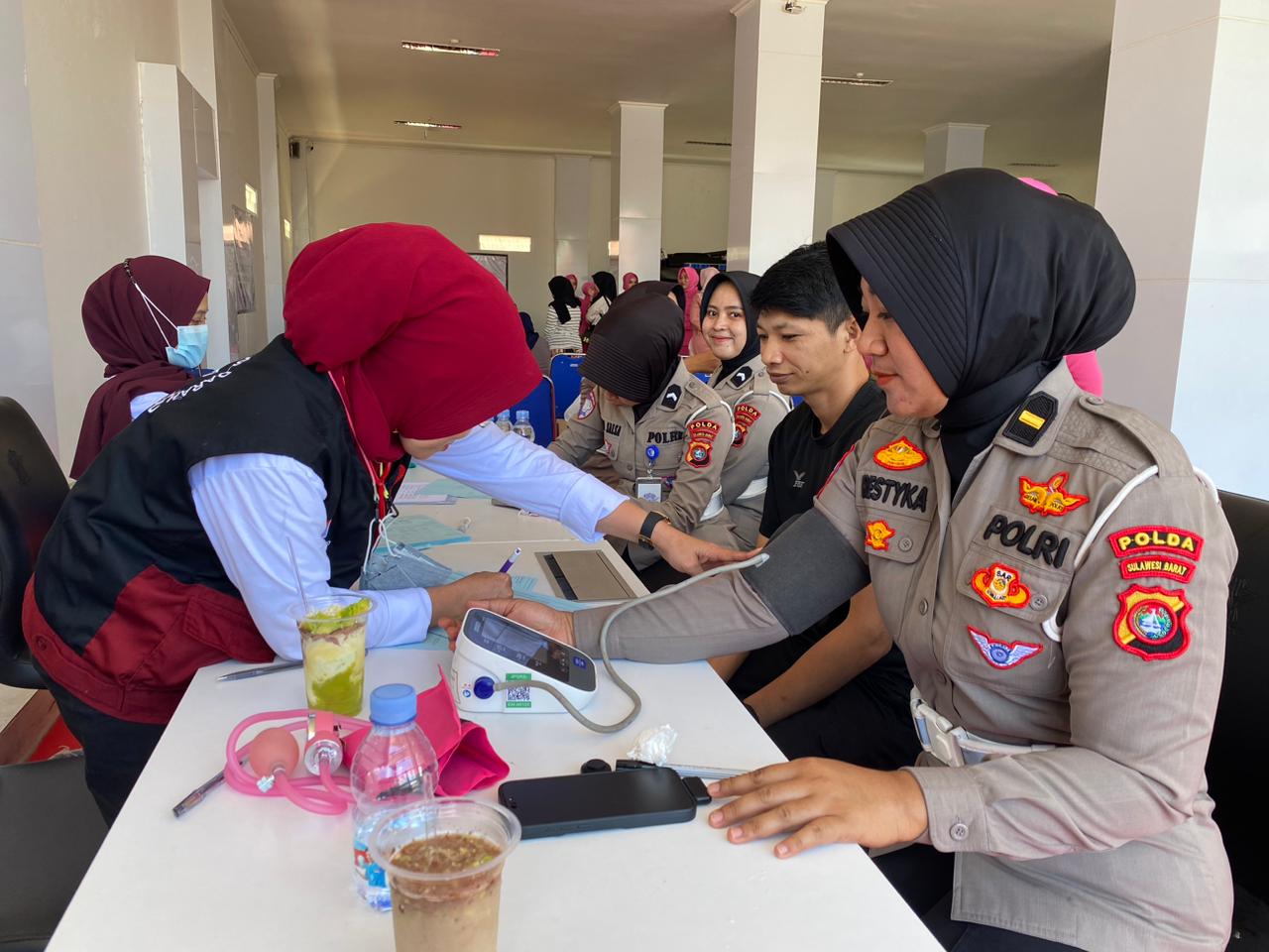 Ditlantas Polda Sulbar Gelar Bakti Kesehatan dan Baksos, Meriahkan Hut Lantas ke-70!