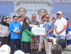 Pemkesra Sulbar Serahkan Bantuan di Majene, Pastikan Tidak Ada Lagi Anak Terhambat Lanjutkan Pendidikan Tinggi
