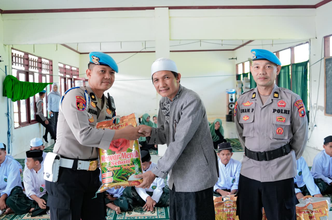 Bidpropam Polda Sulbar Gelar Baksos ke Pesantren, Silaturahmi dan Doa untuk Stabilitas Kamtibmas